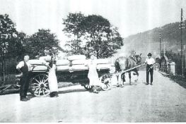 Käsetransport mit Ross und Wagen