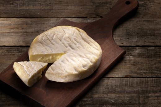 PurCrü Ziegenkäse Robin auf Holzbrett