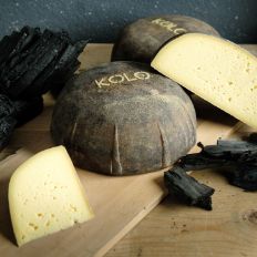 KOLO ist ein aromatischer Halbhartkäse aus der Käserei PurCrü. 